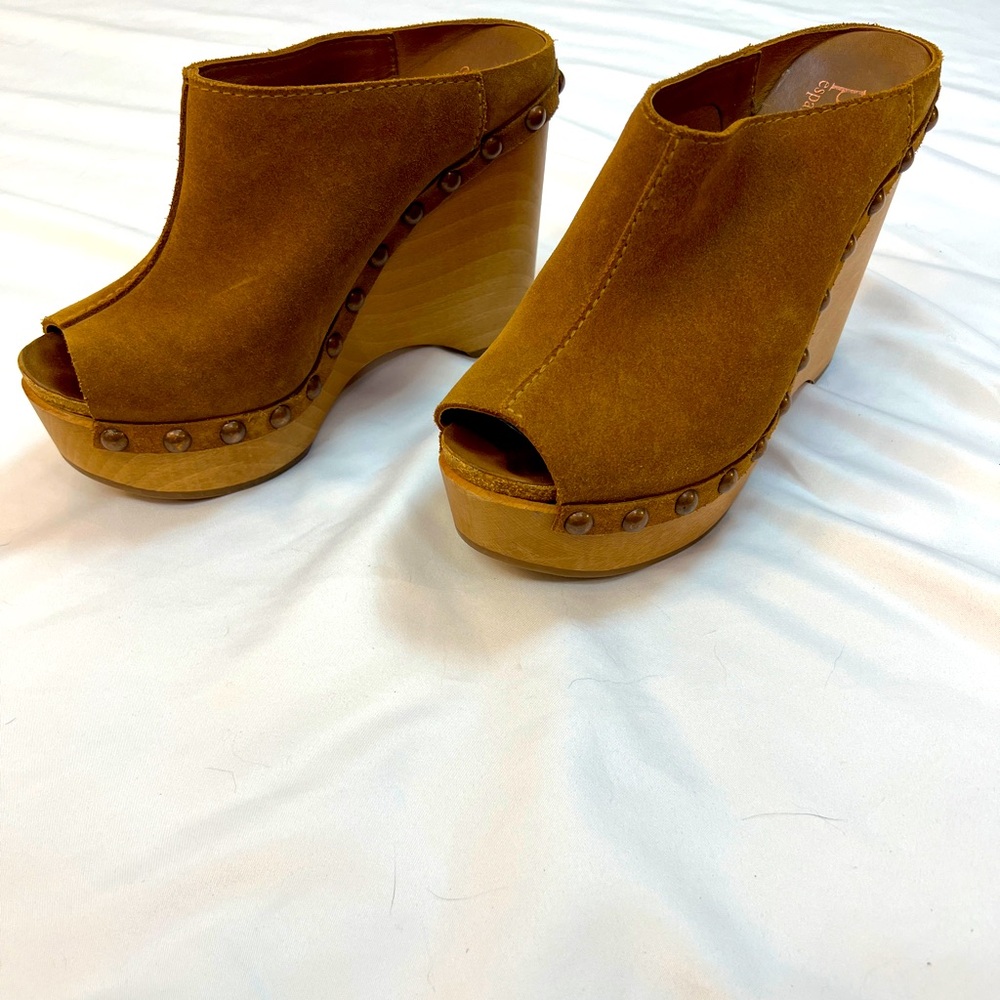 Pedro Garcia clogs